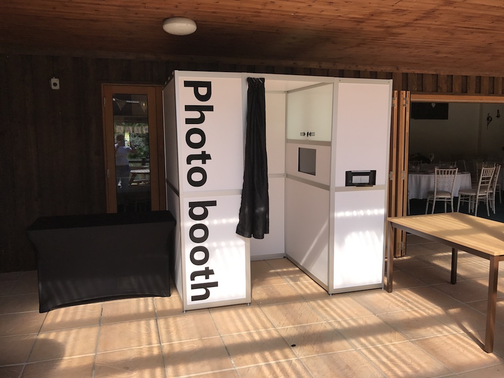 PHOTO BOOTH HIRE
